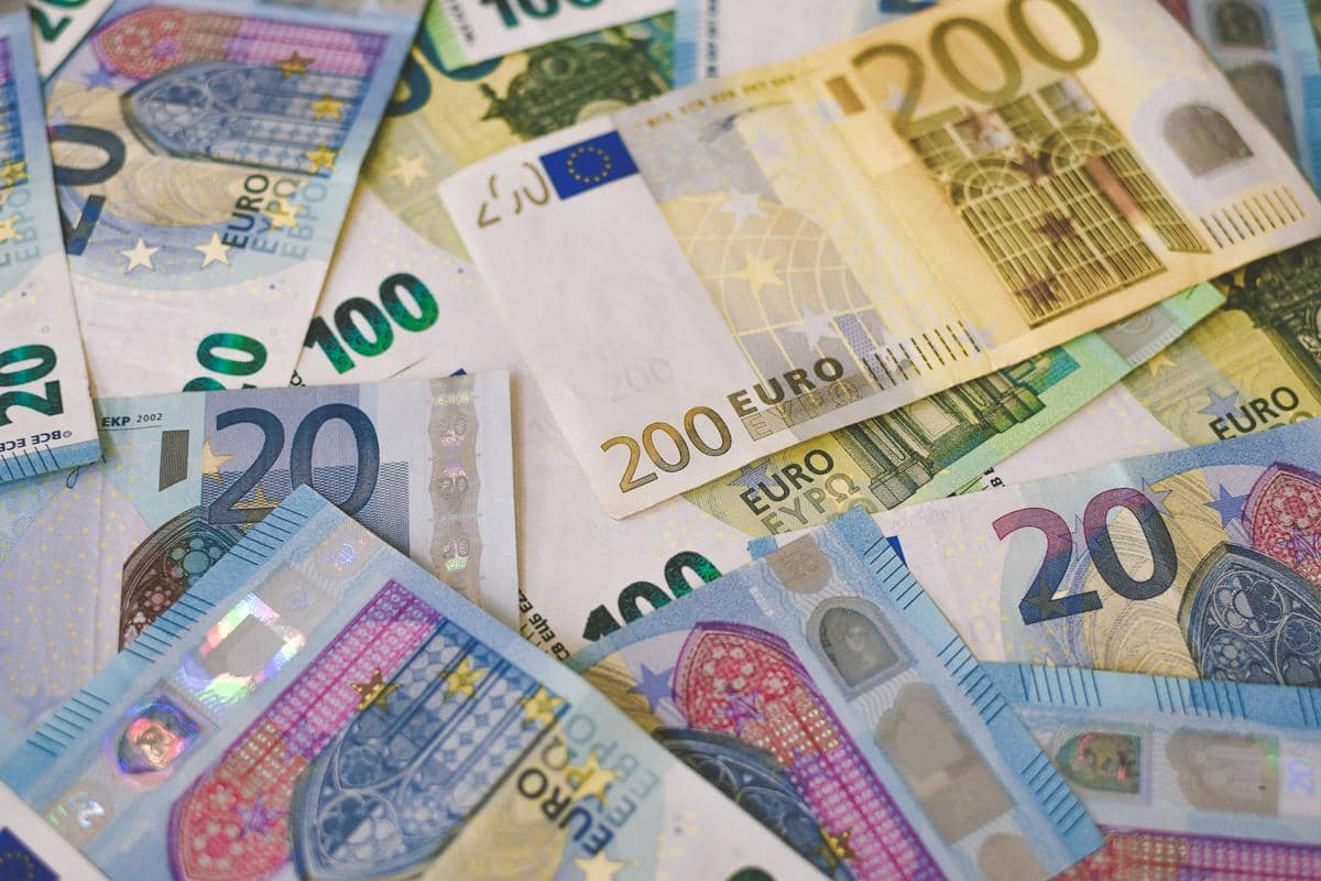 ilustrasi uang euro