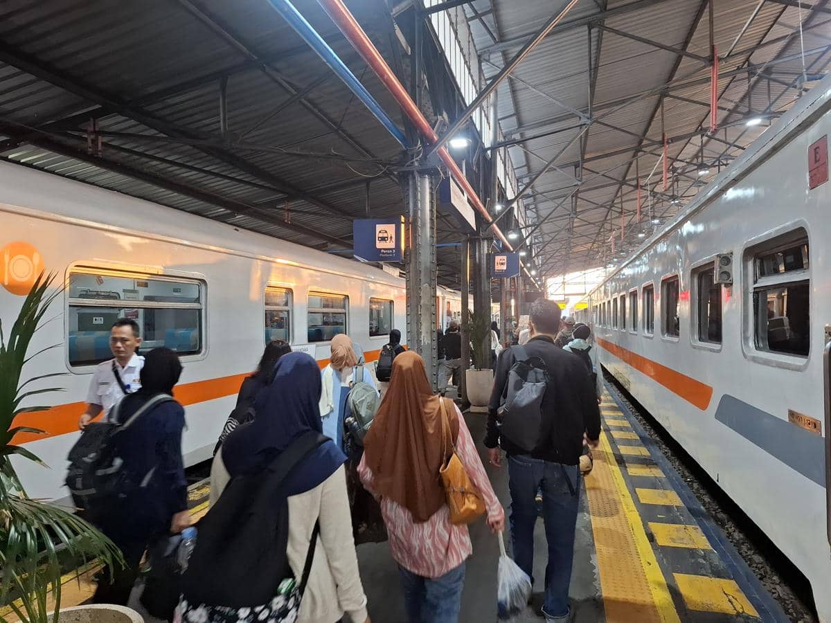 Bandung Kuasai 92 Persen Penumpang KA Jabar, Cirebon Kebagian Sisanya