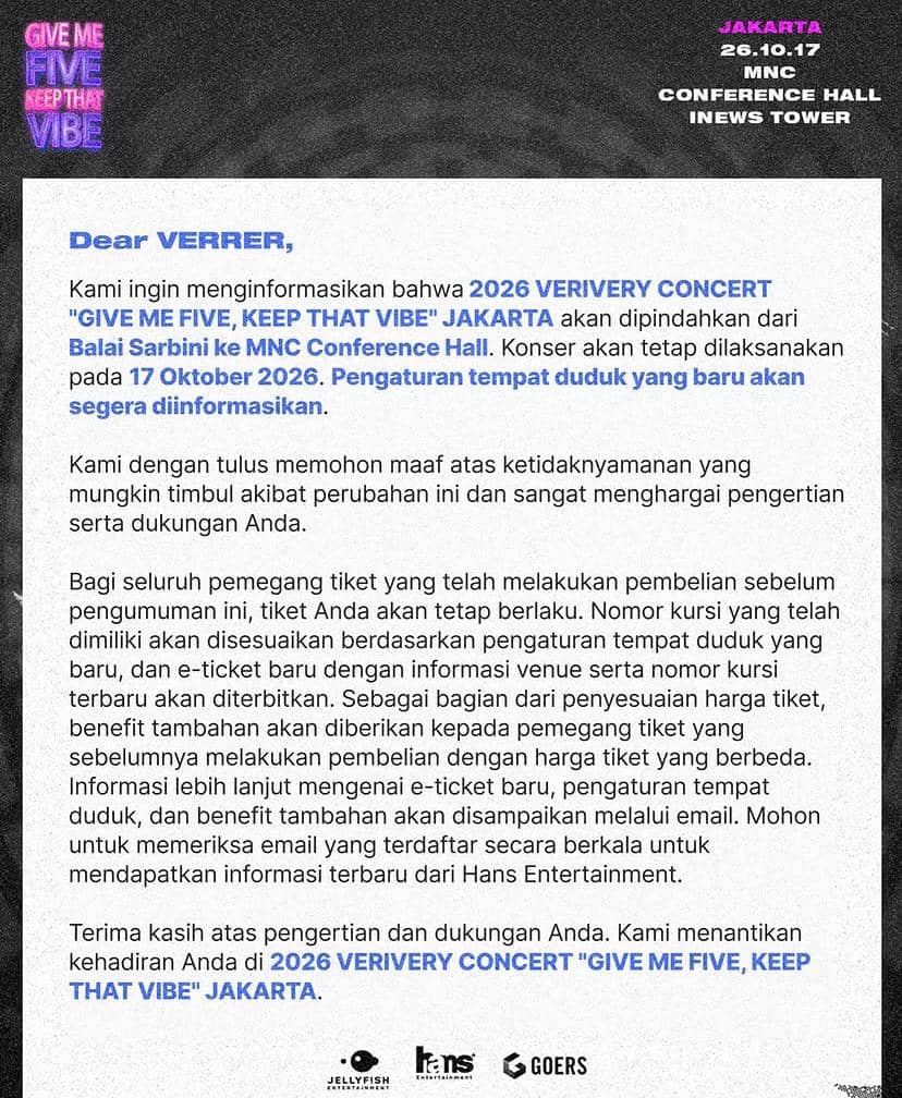 Poster pengumuman konser VERIVERY di Jakarta yang menginformasikan perpindahan venue acara kepada penggemar.