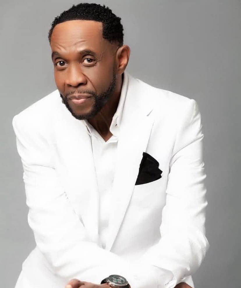 Potret Freddie Jackson dari unggahan akun Instagram @mrfreddiejackson, dengan wajahnya menjadi fokus utama.