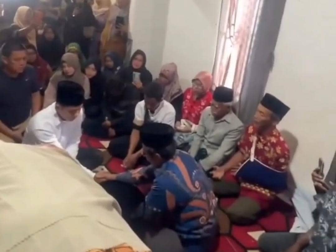 Tangkap layar prosesi pernikahan Agustin Putri Rahmadini dan Nasrul Safaat di Kampung Purwa Jaya, Kecamatan Banjar Margo, Kabupaten Tulang Bawang