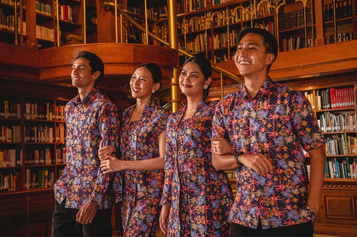 JNE Dukung Koleksi Batik "Menemani" MANDALAS x Habibie & Ainun