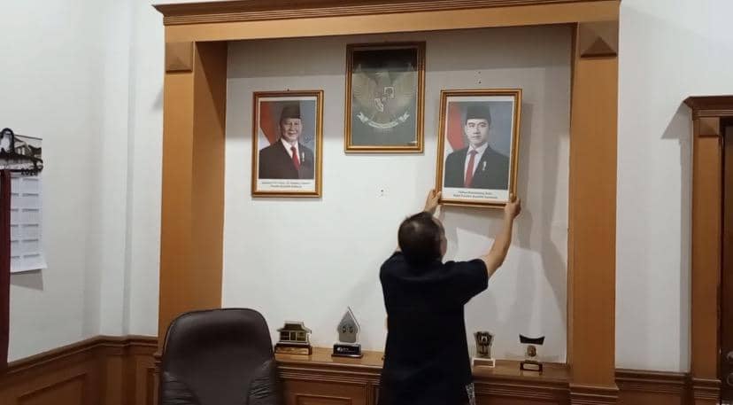 Buntut Putusan MK, Pimpinan DPRD Sukabumi Turunkan Foto Wapres Gibran
