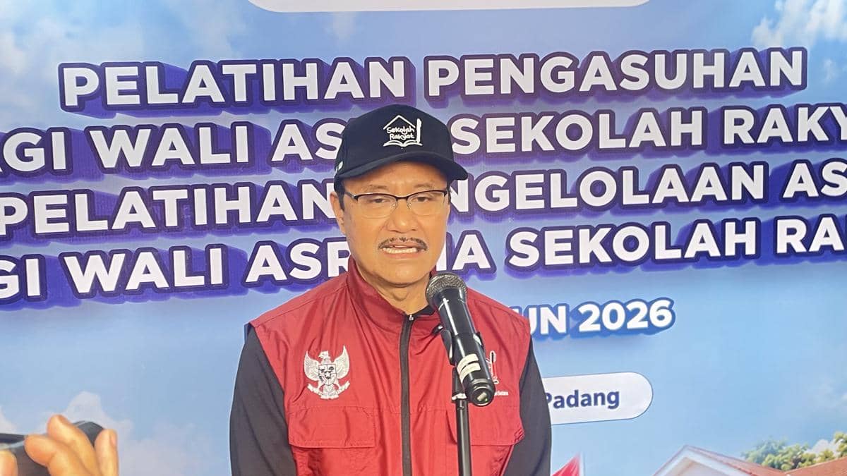 Menteri Sosial Syaifullah Yusuf saat kunjungan ke Kota Padang (Foto: IDN Times/Halbert Caniago)