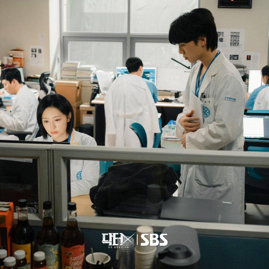 still cut drama Korea Doctor X: Mafia in White