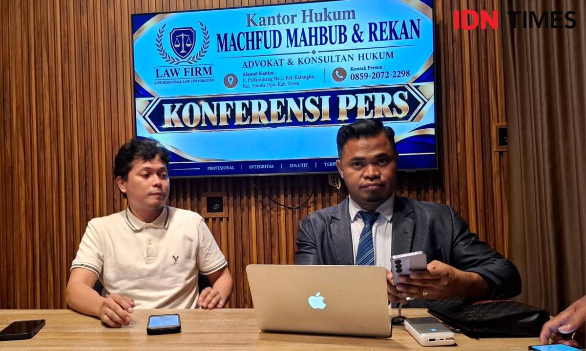 Seorang warga Kabupaten Gowa, Sulawesi Selatan berinisial AM (kiri) menjadi korban penipuan online atau passobis, Selasa (6/10/2026). IDN Ti
