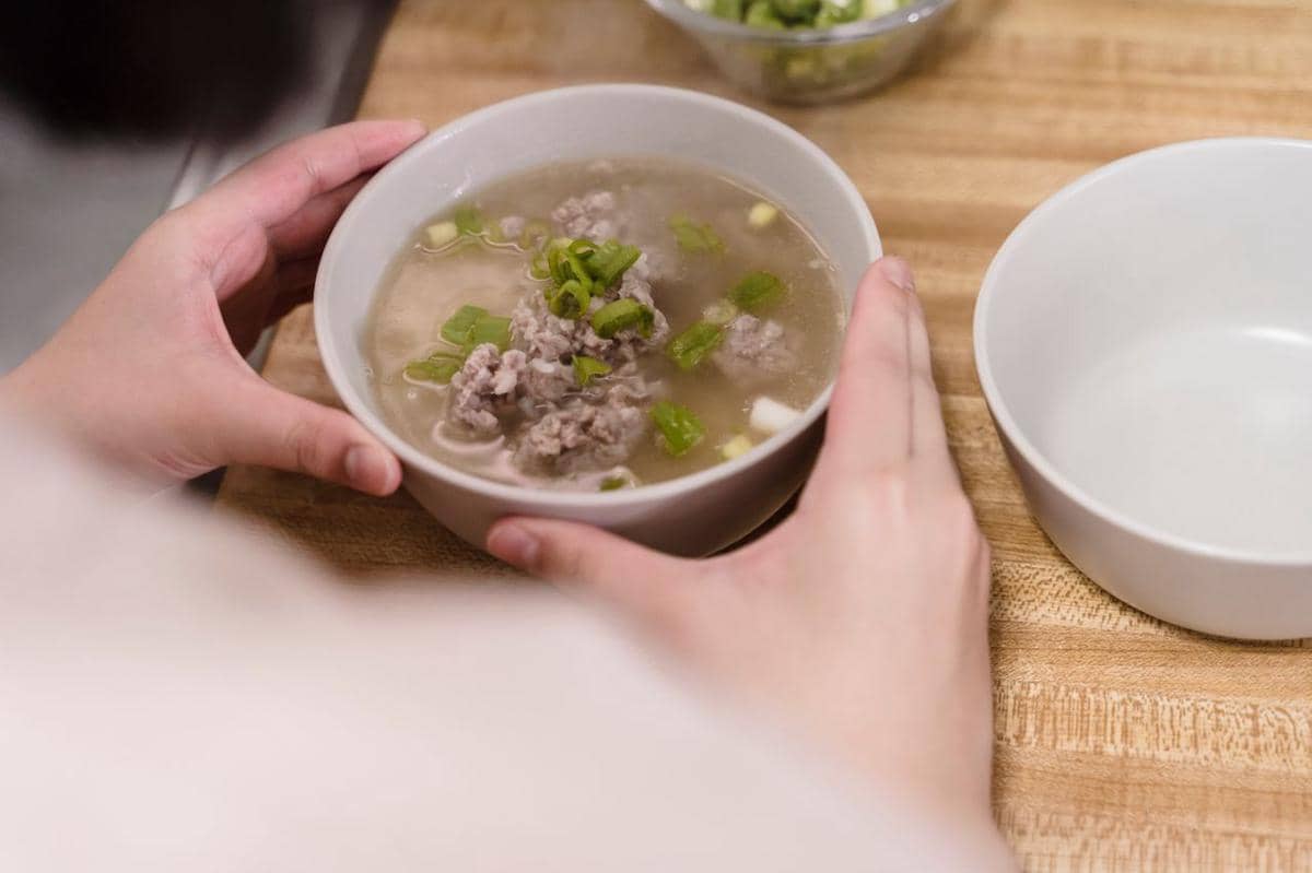 ilustrasi sup, sayur, kuah, daging