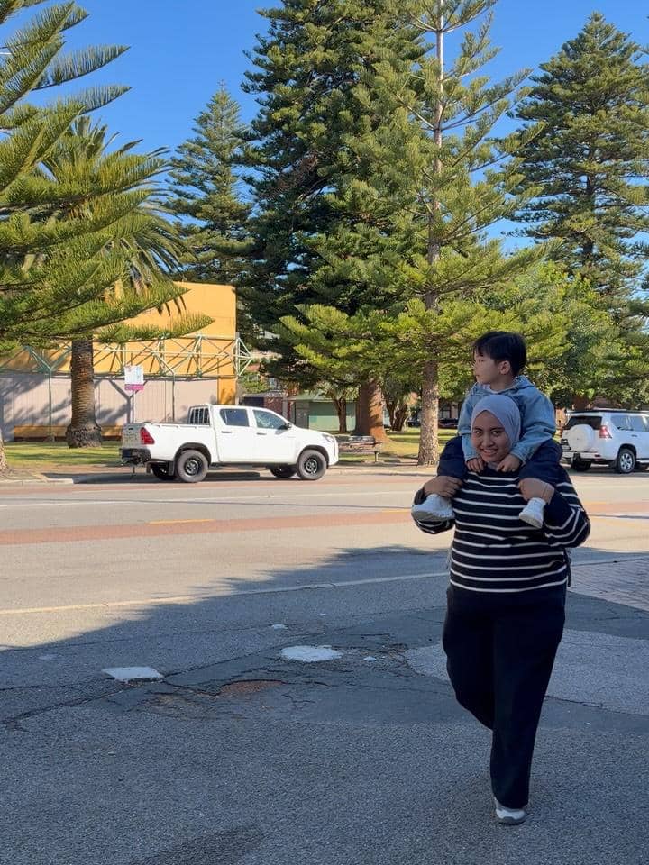 Keluarga Nikita Willy liburan di Perth