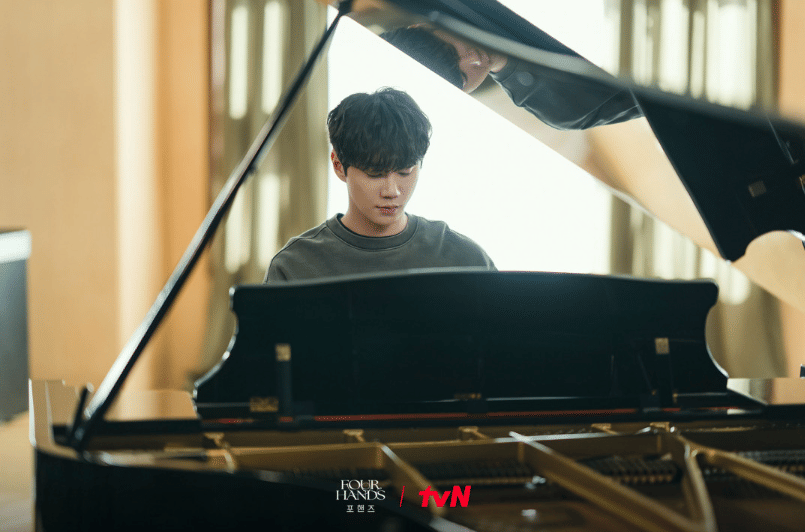 cuplikan drama Four Hands, Two Sonatas