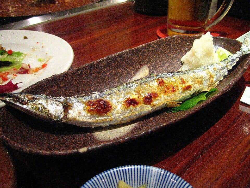 ilustrasi ikan sanma panggang