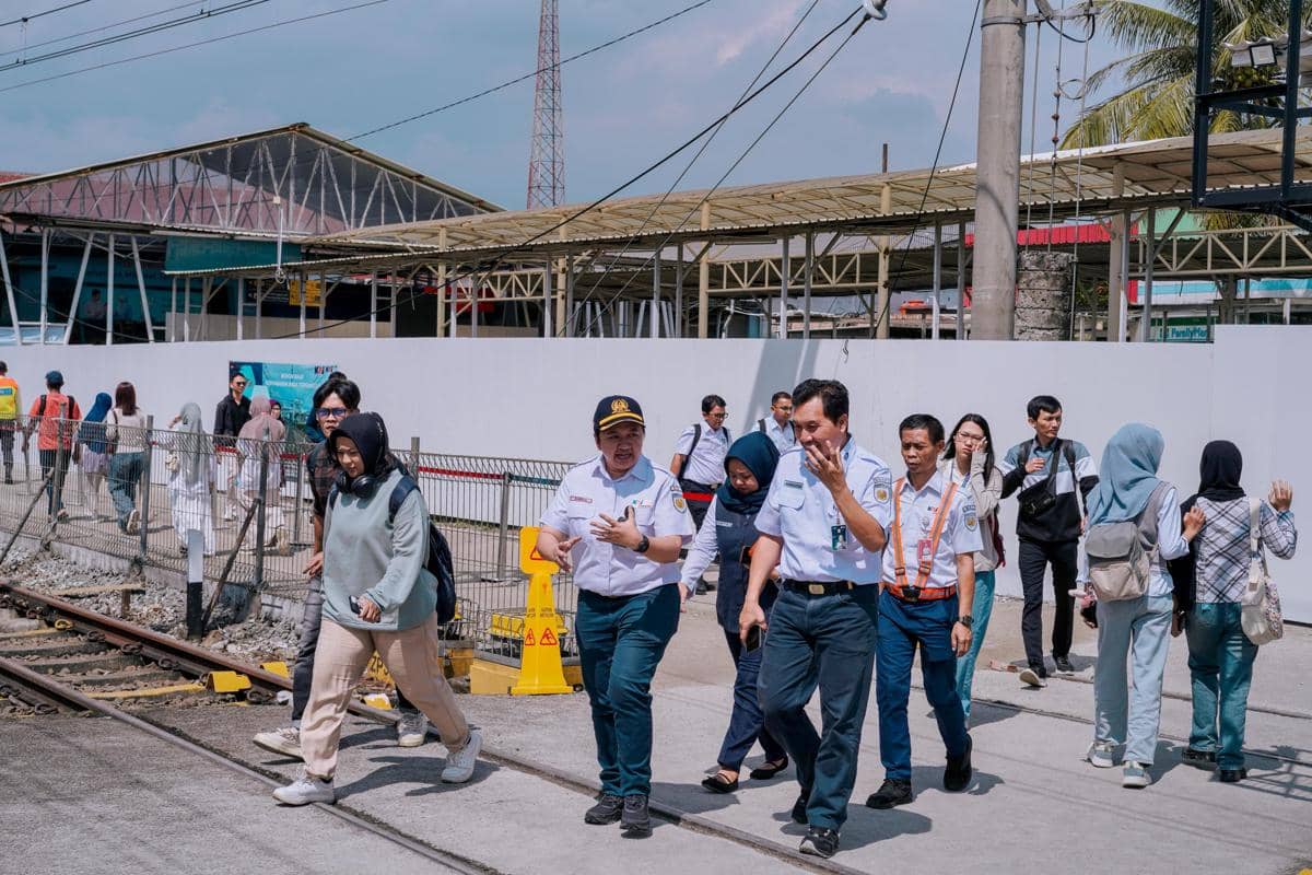 Karina Amanda: Sosok di Balik Tim Komunikasi Sigap KAI Commuter