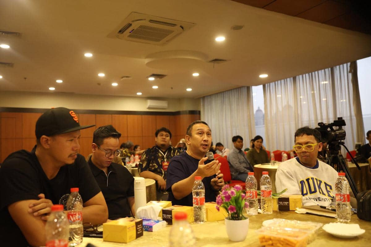 Suasana diskusi Jusraga yang membahas perkembangan dan ekosistem basket Indonesia bersama para peserta.