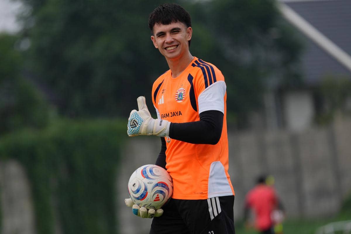 Para pemain Persija menjalani sesi latihan bersama di lapangan Persija Training Ground, Bojongsari, Depok.