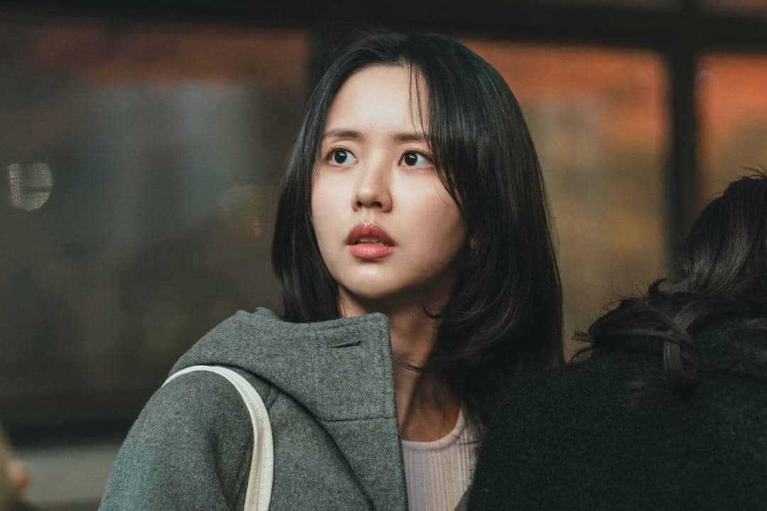 Potongan adegan drama Between Steps yang dibagikan melalui akun Instagram resmi ENA Drama untuk promosi.