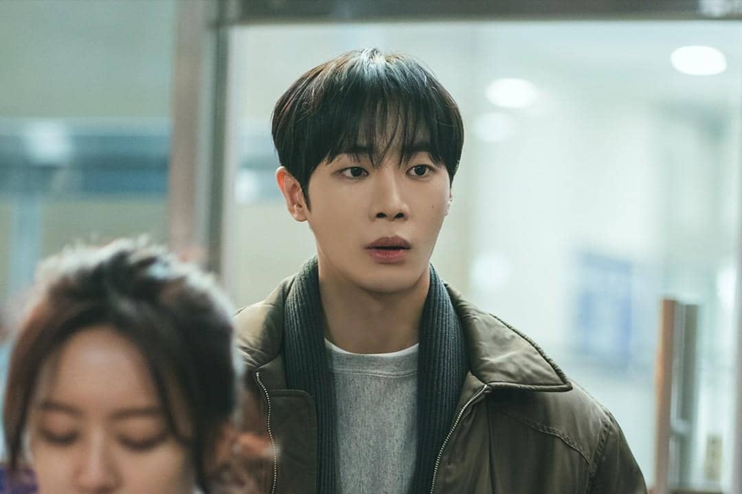 Potongan adegan drama Between Steps dari ENA, diunggah melalui akun Instagram resmi ena_drama untuk promosi serial.