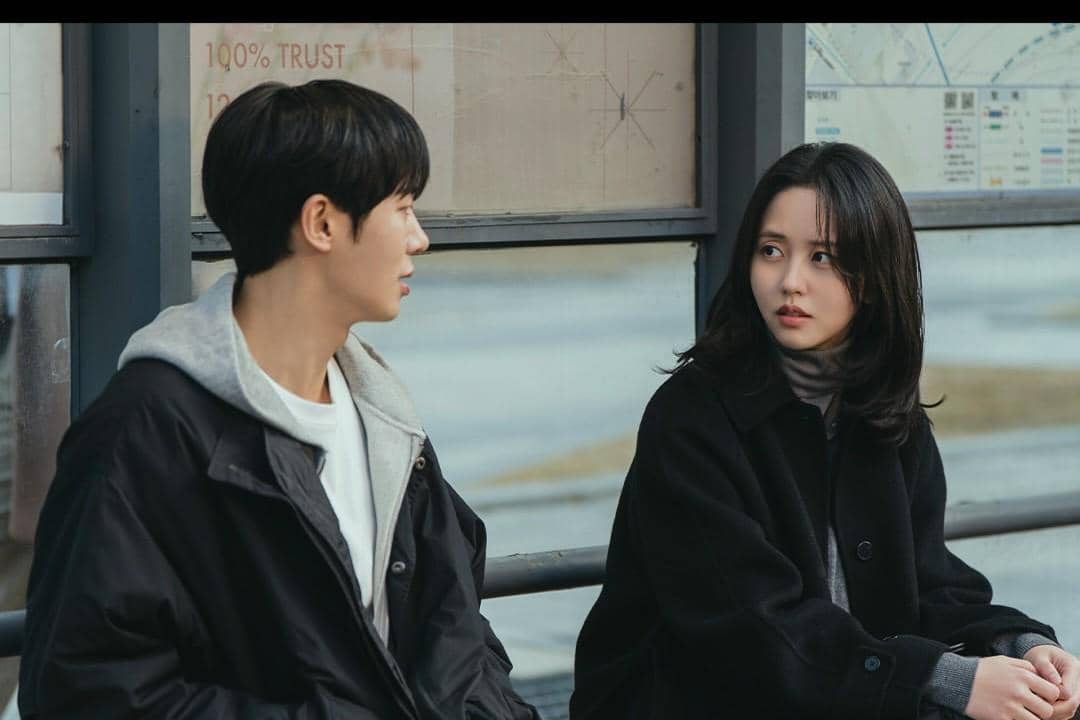 Potongan adegan drama Between Steps yang dibagikan melalui akun Instagram ENA Drama dalam materi promosi serial tersebut.