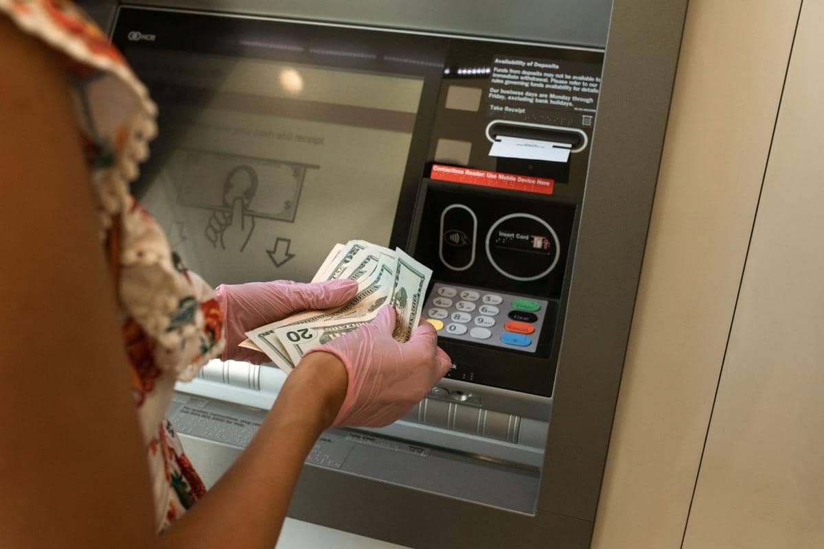 Ilustrasi mesin ATM (pexels.com/RDNE Stock project)