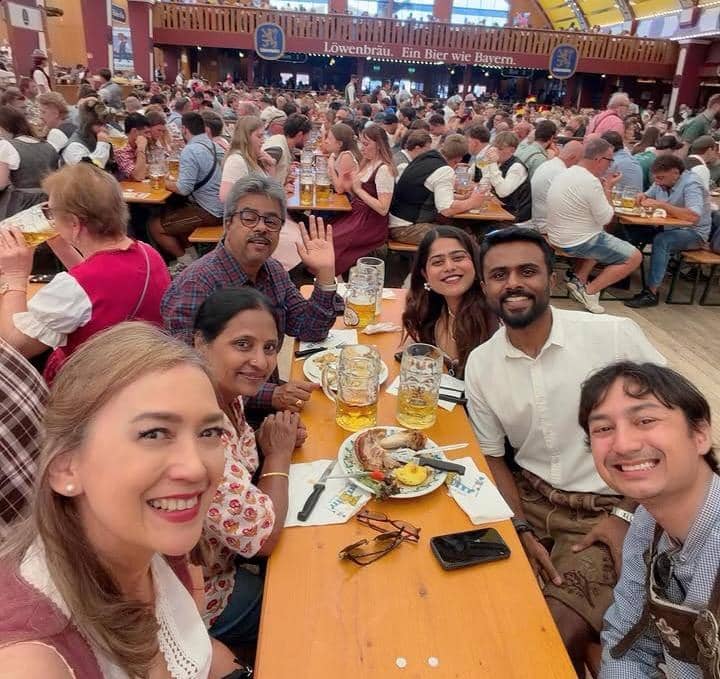 Ira Wibowo ikut Oktoberfest di Munich