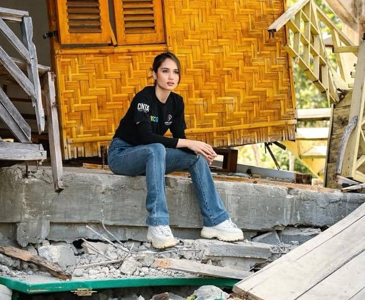 Cinta Laura kunjungi masyarakat korban gempa NTT Agustus 2026