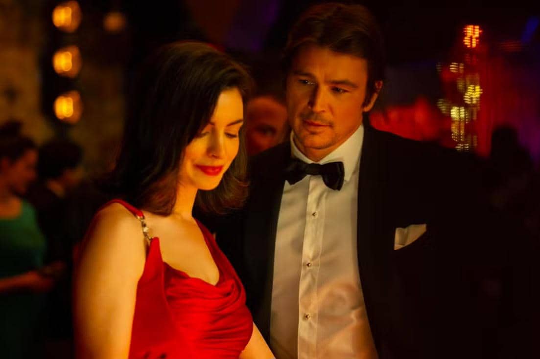 Anne Hathaway dan Josh Hartnett dalam Verity 