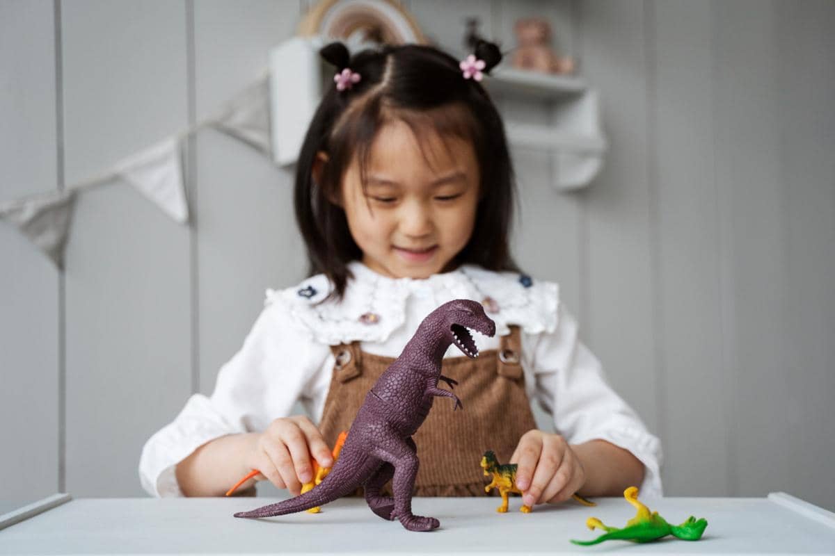 Benarkah Anak yang Suka Dinosaurus Lebih Pintar? Cek di Sini!