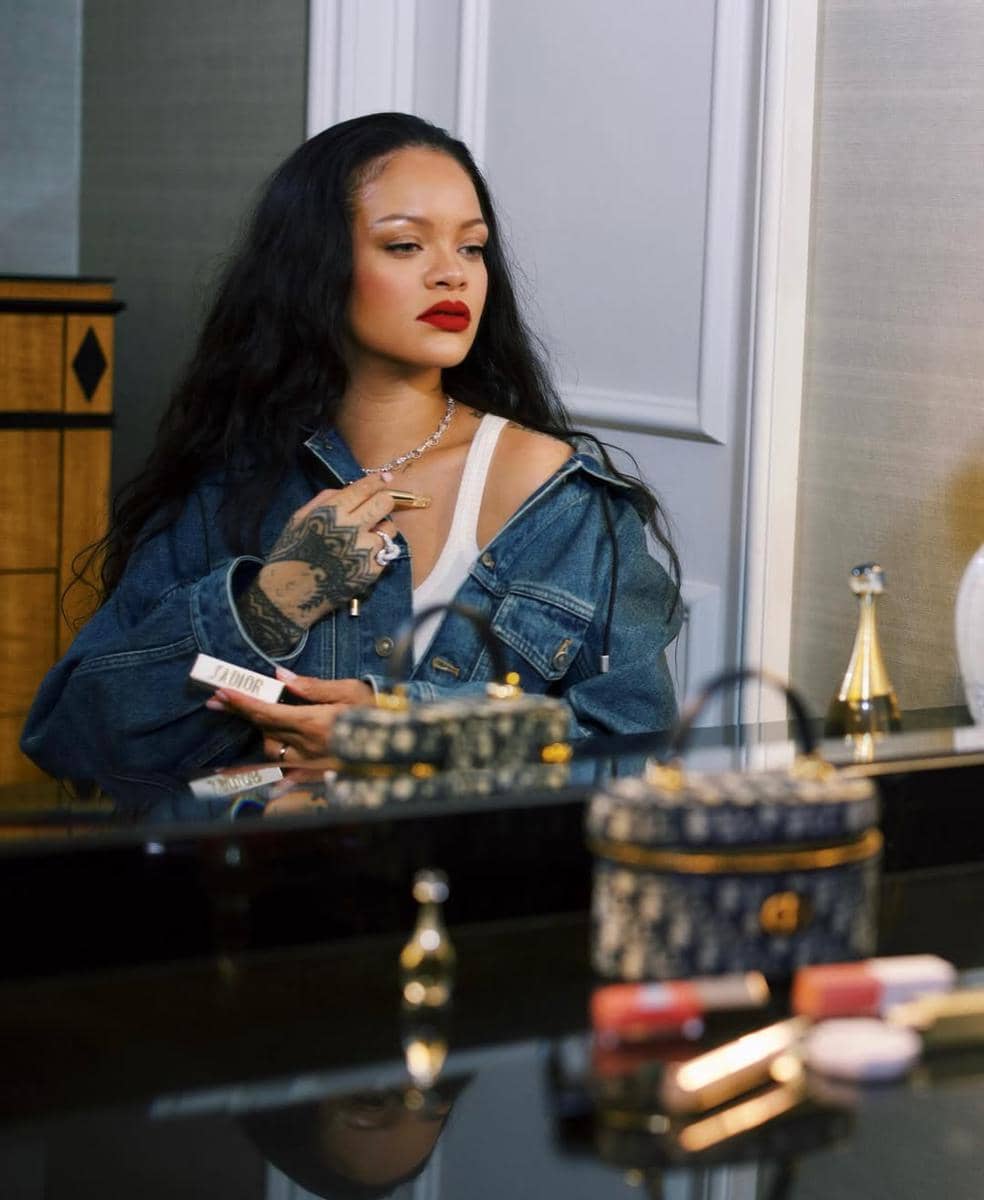 Potret Rihanna yang dibagikan melalui akun Instagram @badgalriri sebagai sumber foto untuk publikasi ini.