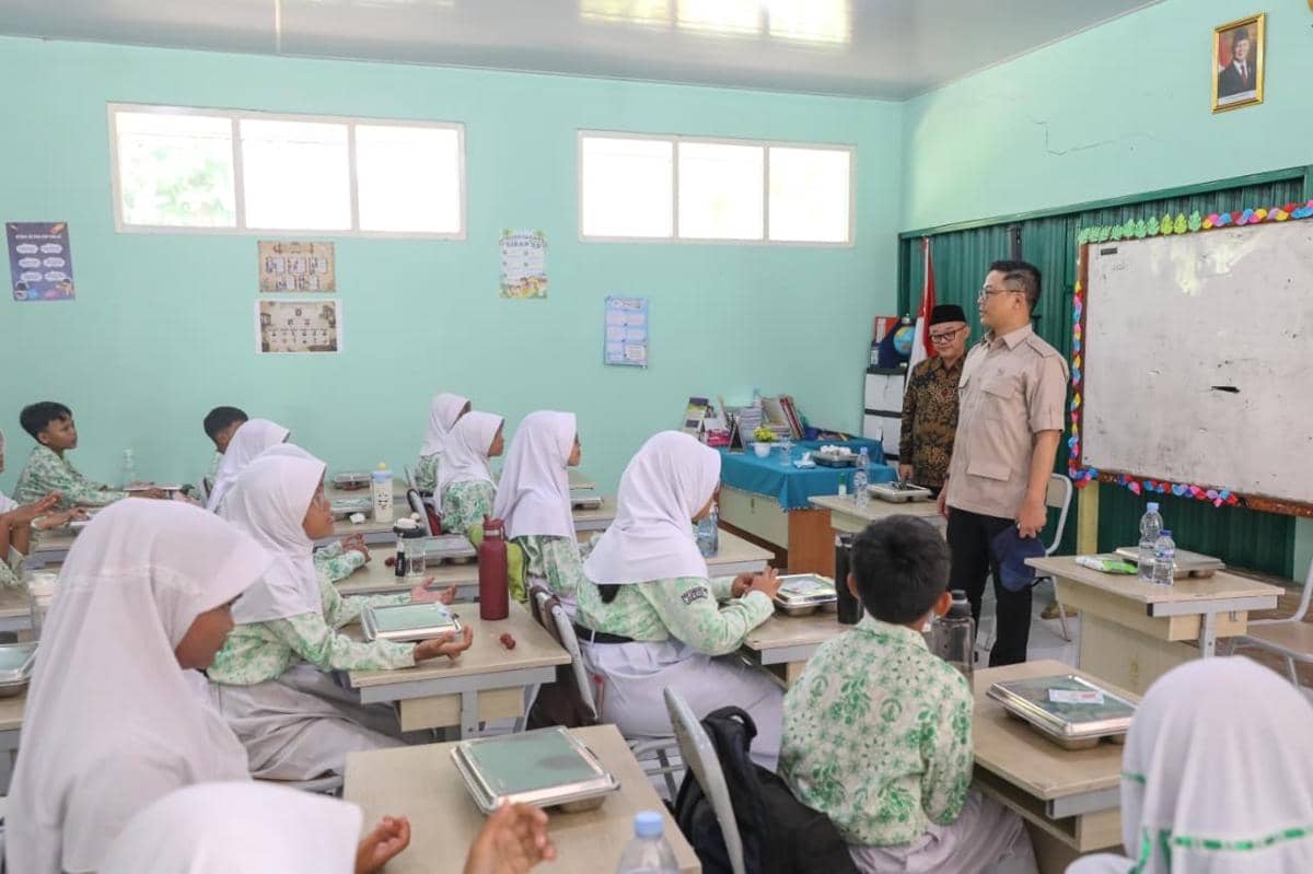 Menko PMK Sugiono meninjau pelaksanaan pendidikan di SNT 7 Bogor, Kabupaten Bogor, Jawa Barat, pada Rabu.