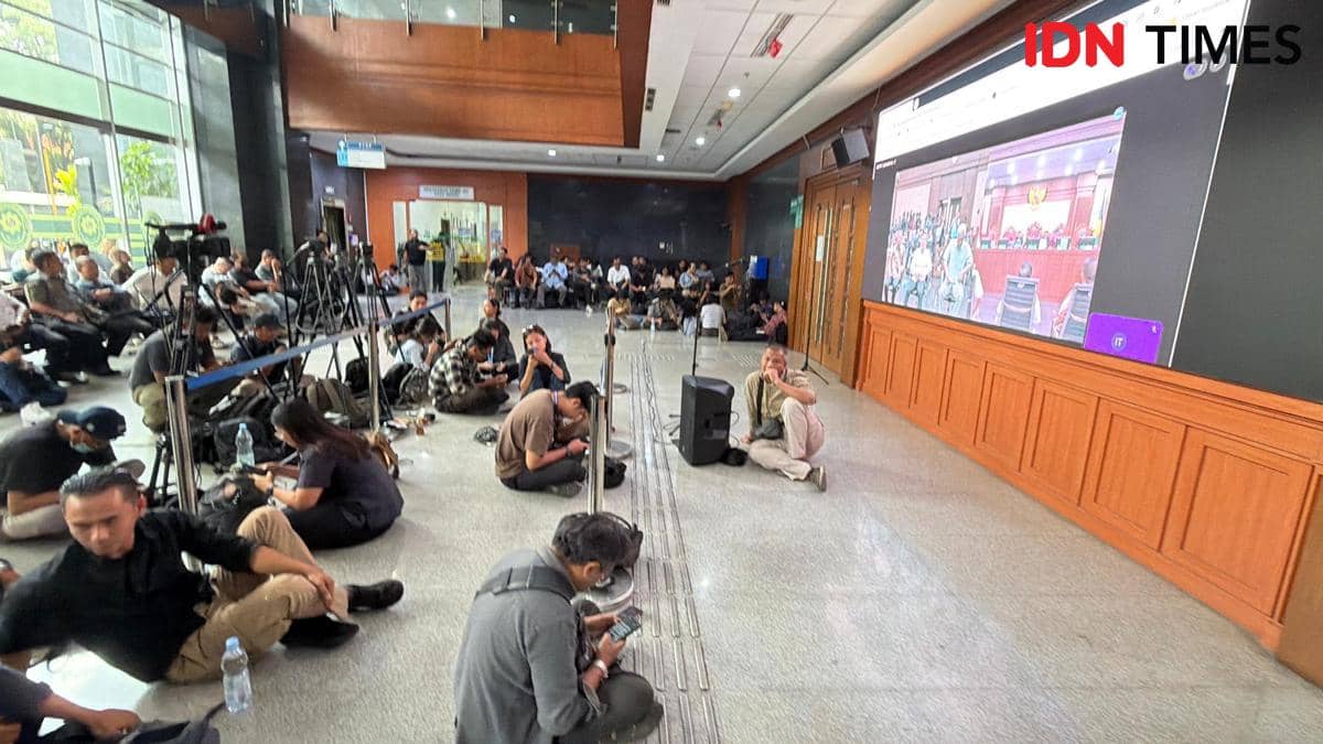 Momen Febrie Adriansyah Sidang Perdana: Sesak dan Dijaga Ketat Aparat