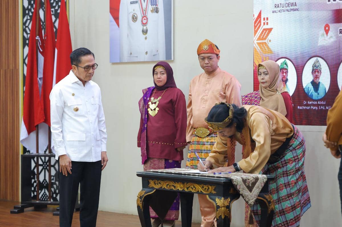 Wali Kota Palembang Ratu Dewa melantik Tim Ahli Cagar Budaya dalam acara resmi untuk pelestarian warisan kota.