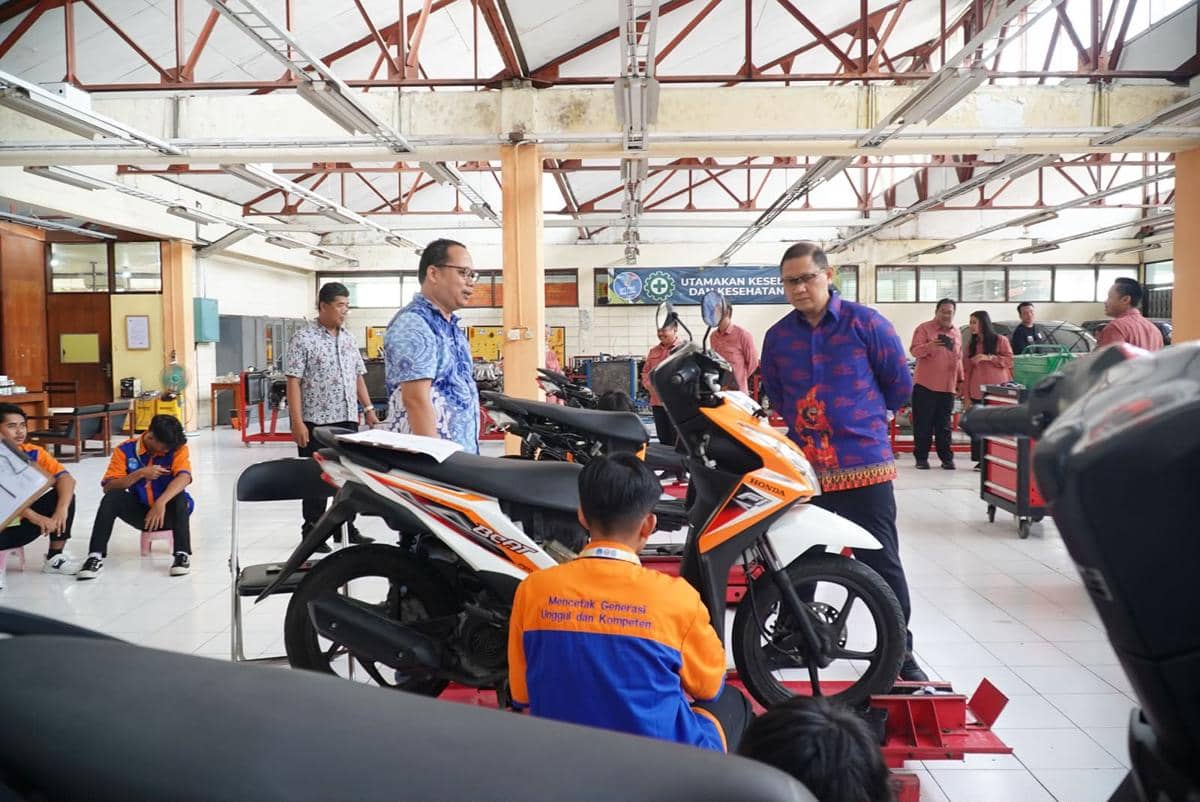 Program Servis Gratis, Jadi Ajang Unjuk Skill Murid SMK Jatim
