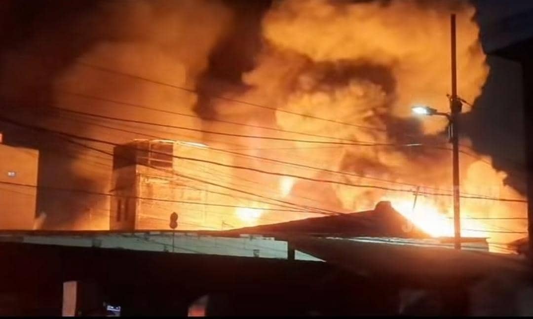 Kebakaran Rumah di Kramat Pulo, 33 Unit Damkar Dikerahkan