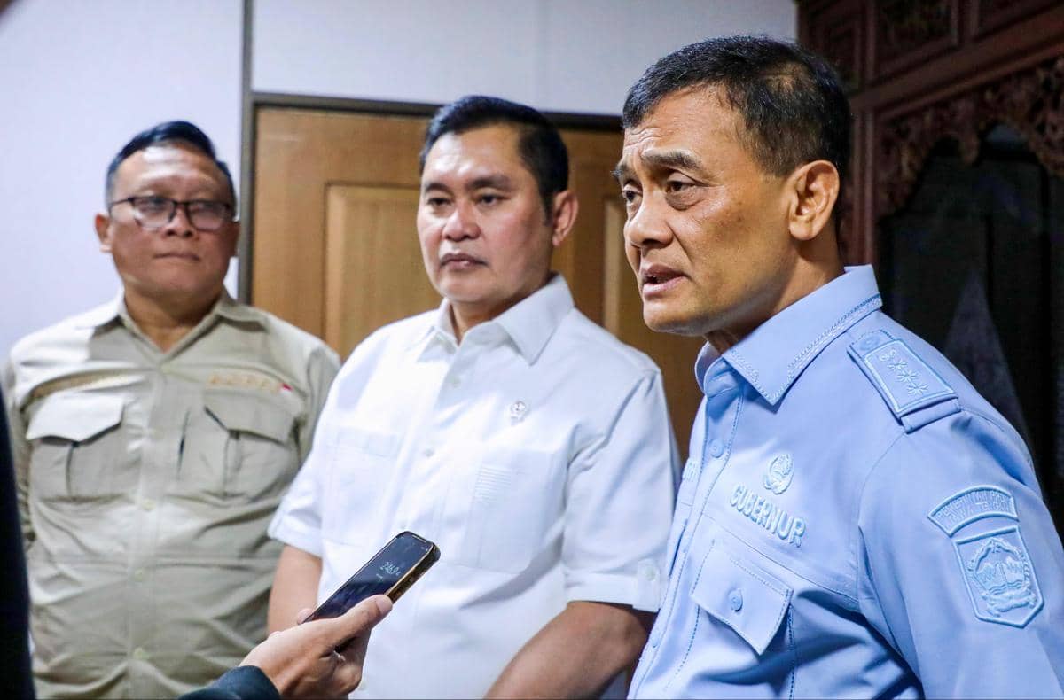 Wakil Kepala BOPPJ Fadil Imran bersama Gubernur Jawa Tengah Ahmad Luthfi berada di Kantor Gubernur Jawa Tengah.