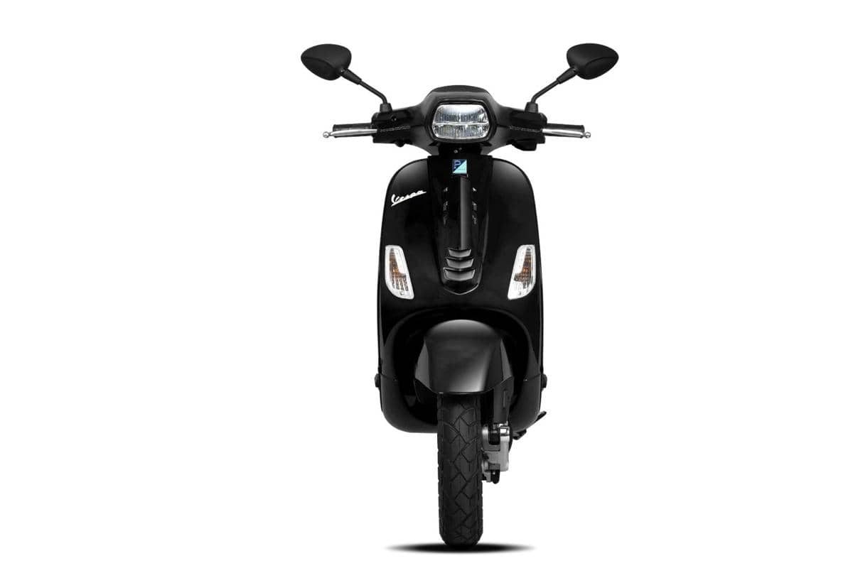 Vespa S 150 terbaru dengan mesin i-Get, skuter bergaya klasik dari Vespa dengan desain yang khas.