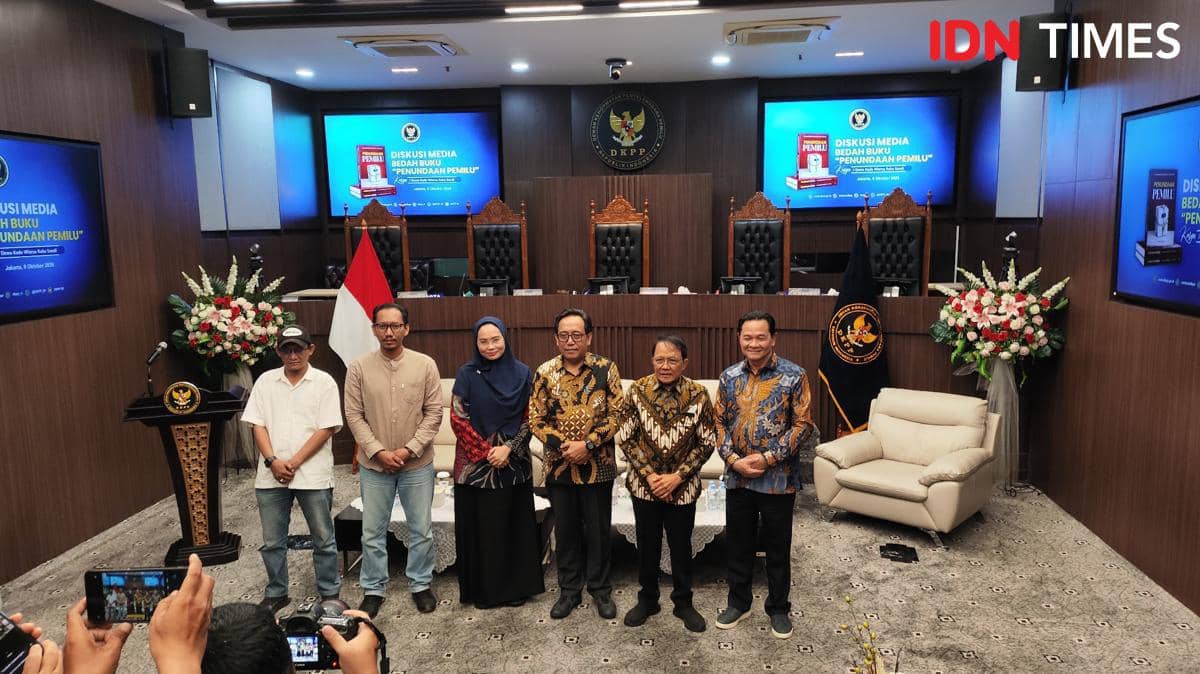 Di Balik Buku Penundaan Pemilu: Bukan Menyarankan Menunda Pemilu