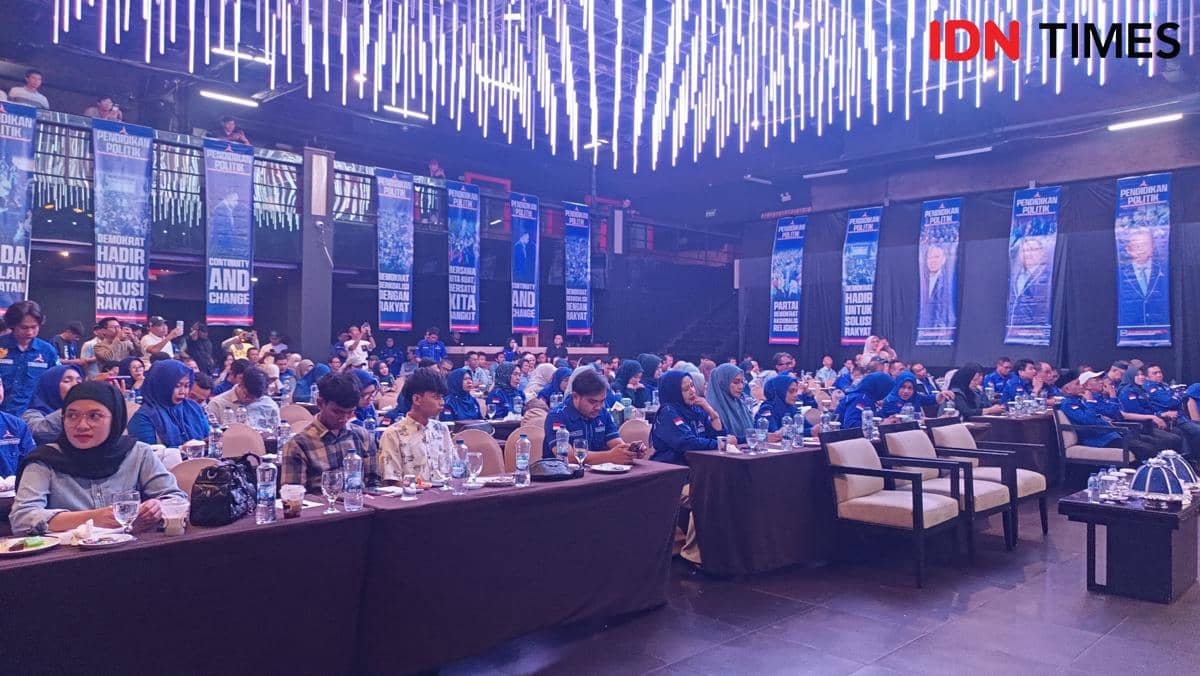 Kader Partai Demokrat Sulawesi Selatan mengikuti kegiatan pendidikan politik di Hotel Claro Makassar, Kamis, 8 Oktober 2026.