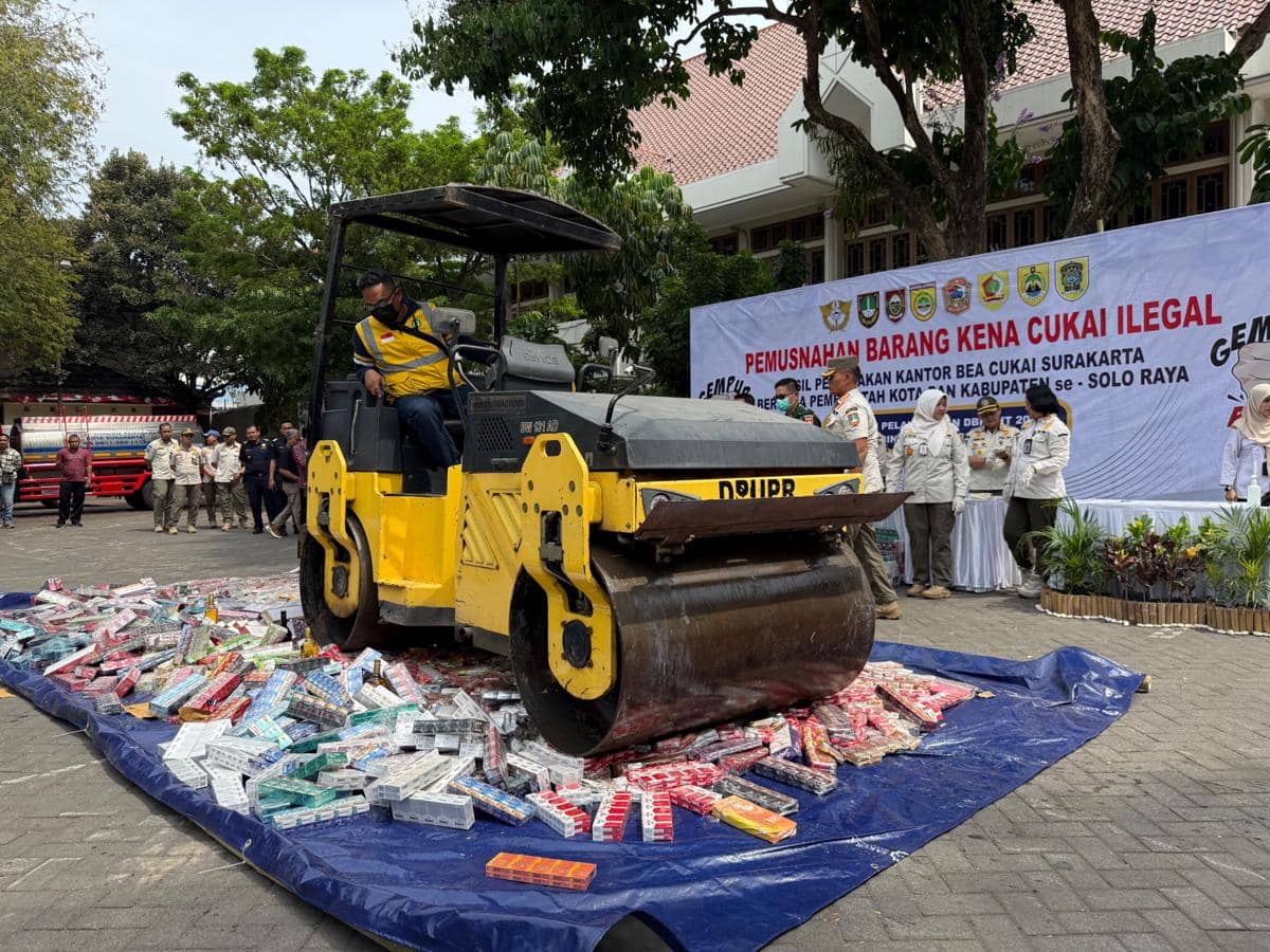 Bea Cukai Surakarta Musnahkan 12,8 Juta Rokok Ilegal di Soloraya