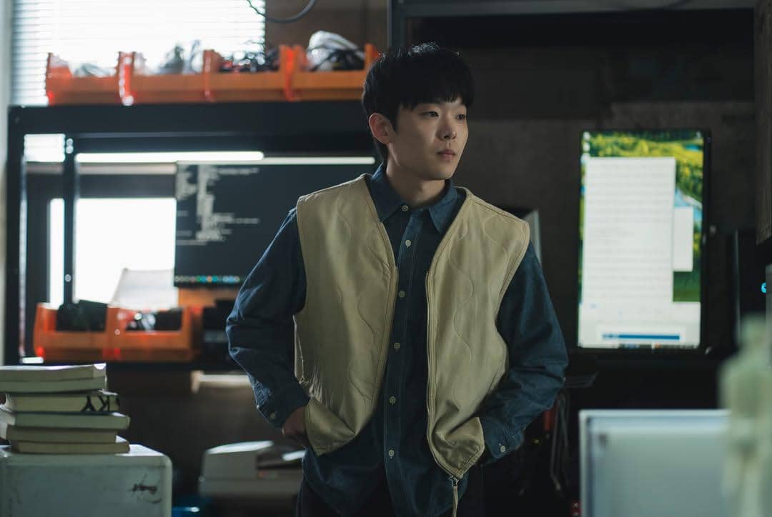 still cuts drama Between Steps