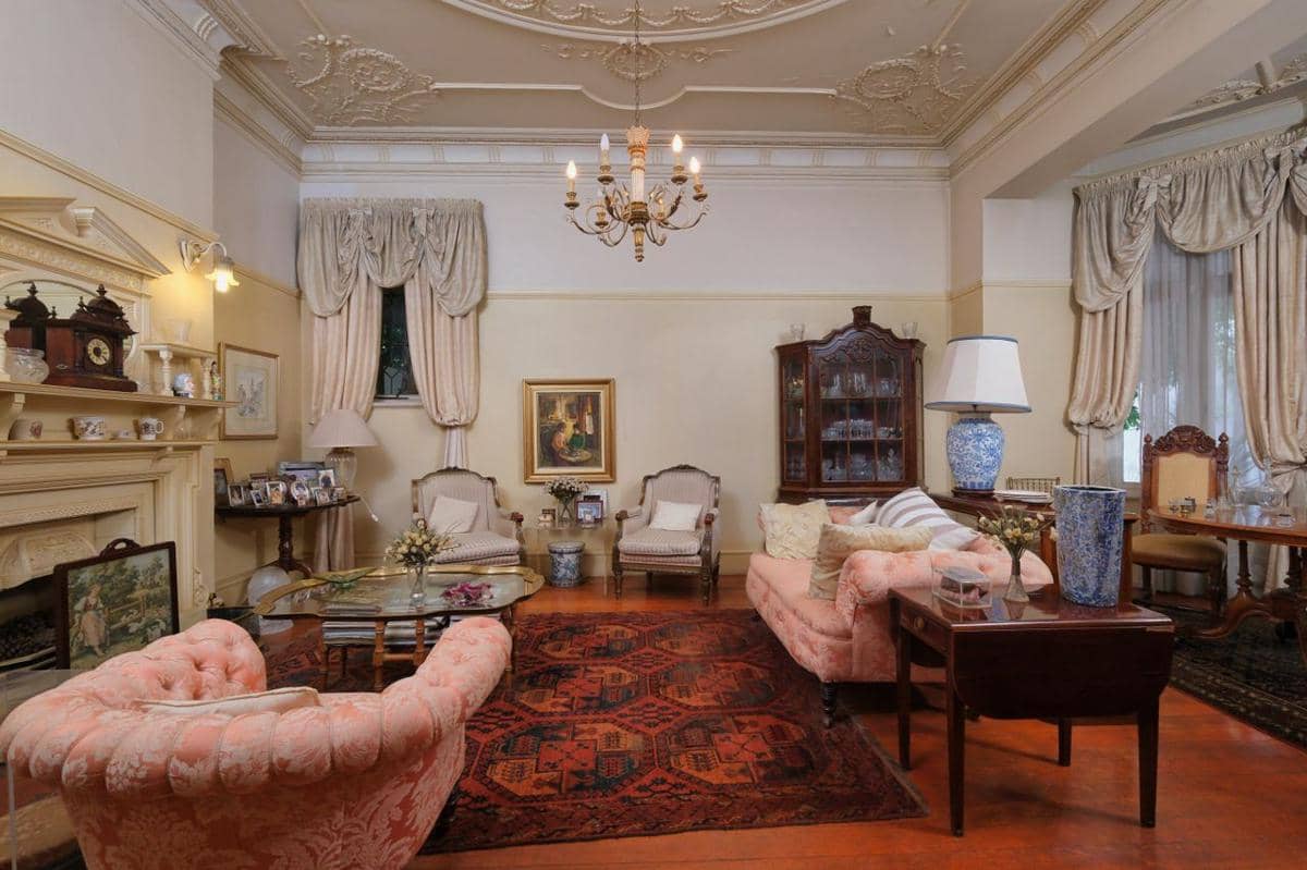 ilustrasi interior rumah castlecore