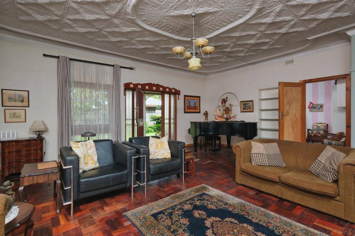 ilustrasi interior rumah castlecore