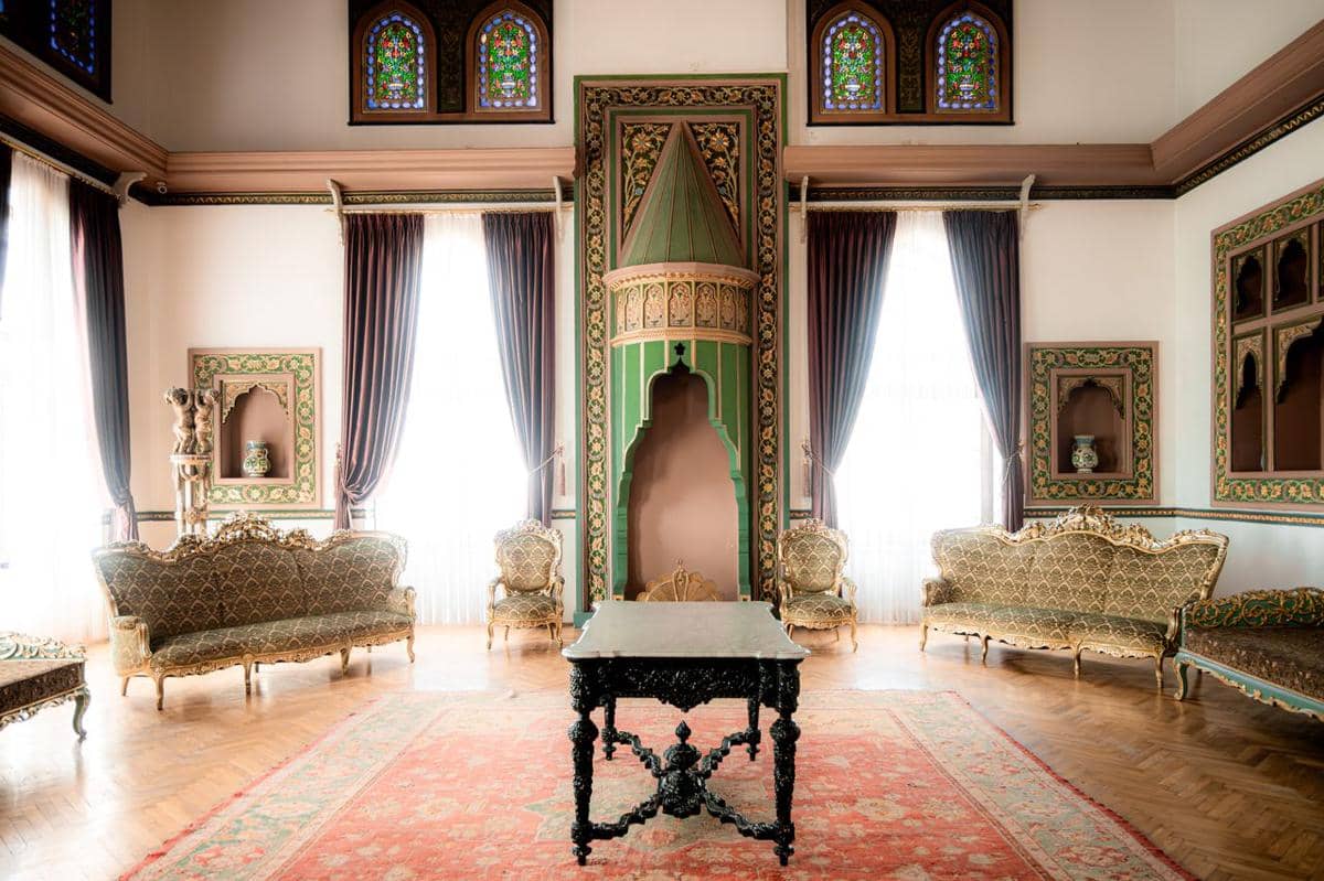ilustrasi interior rumah castlecore