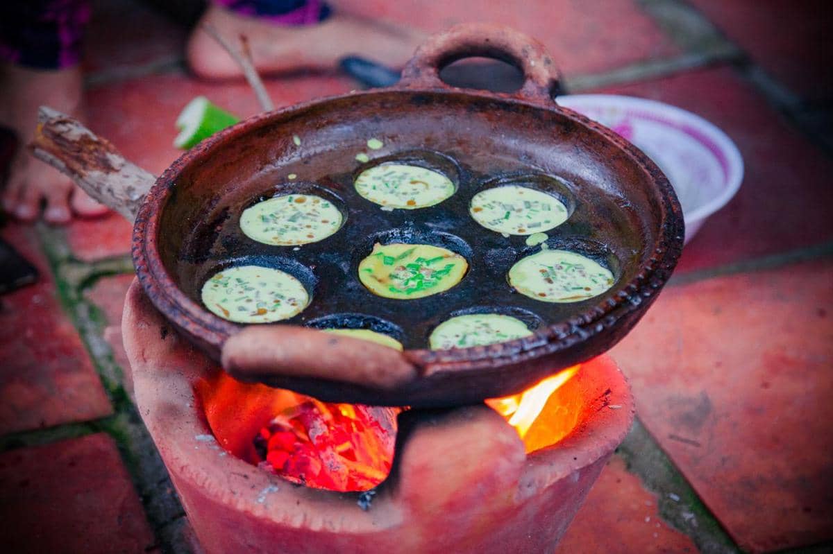 ilustrasi memasak kuih cara