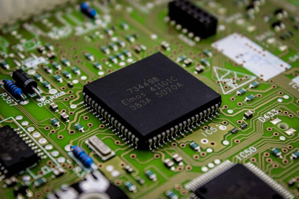 ilustrasi chip, industri teknologi, manufaktur