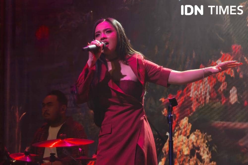 Potret Lyodra saat bernyanyi usai press conference Terkunci di Kamu, di Jakarta, Rabu (7/10/2026) (IDN Times/Juan Dwi)