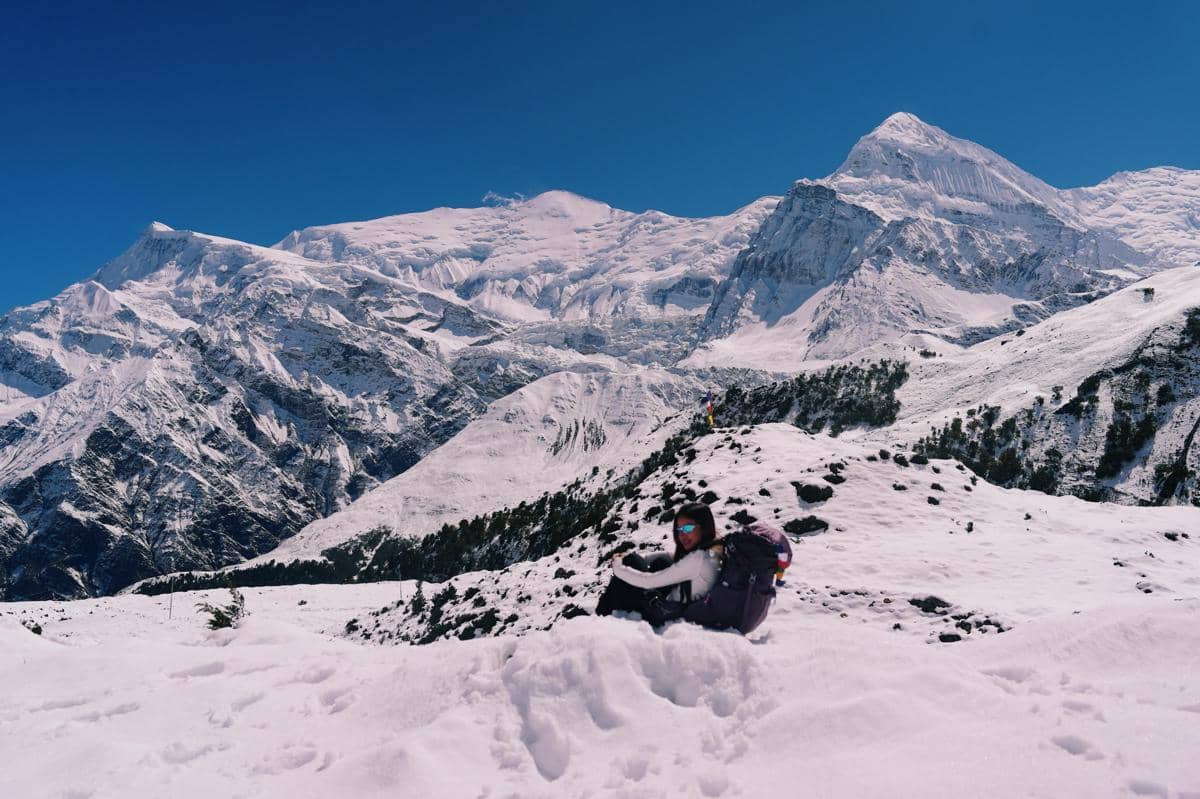 Bella Graceva berada di tengah-tengah gunung es di Annapurna, Nepal