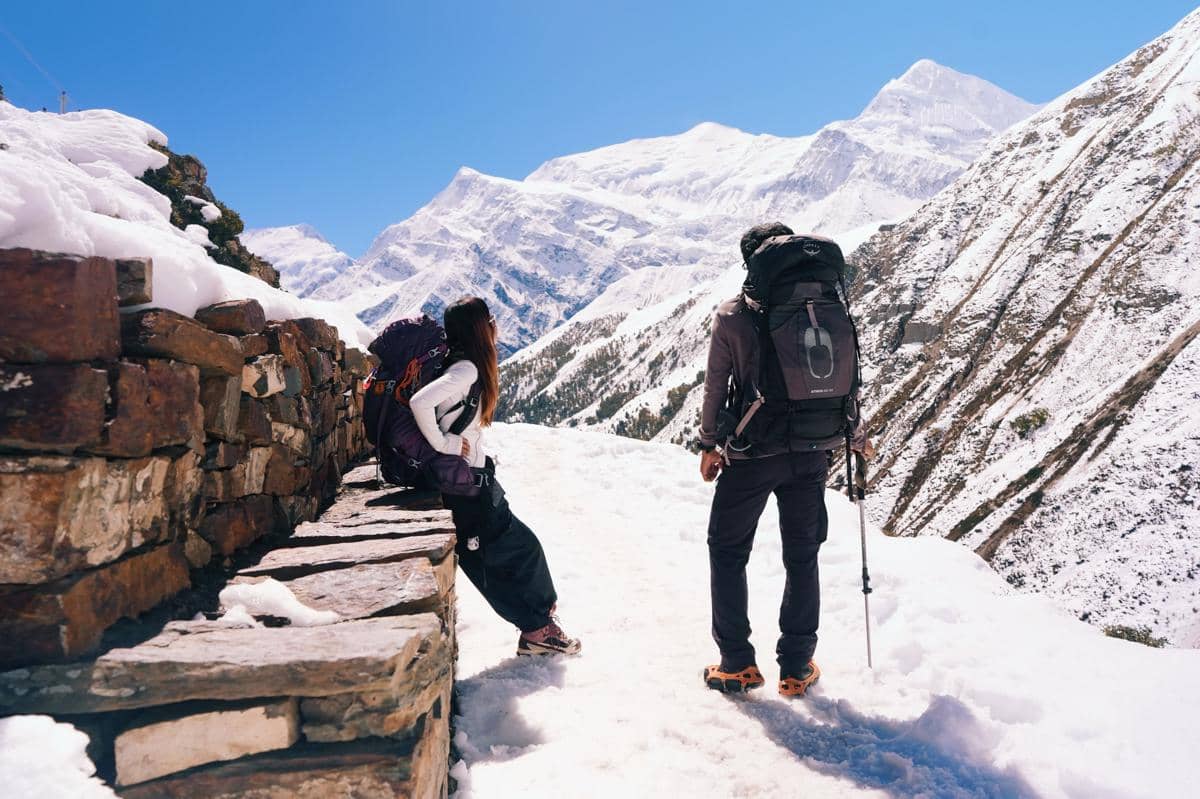 Bella Graceva berada di tengah-tengah gunung es di Annapurna, Nepal