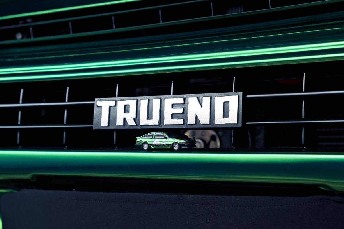 Miniatur Toyota Sprinter Trueno AE86 berwarna Shokunin Green, casting AE86 perdana yang dirilis oleh MINI GT.