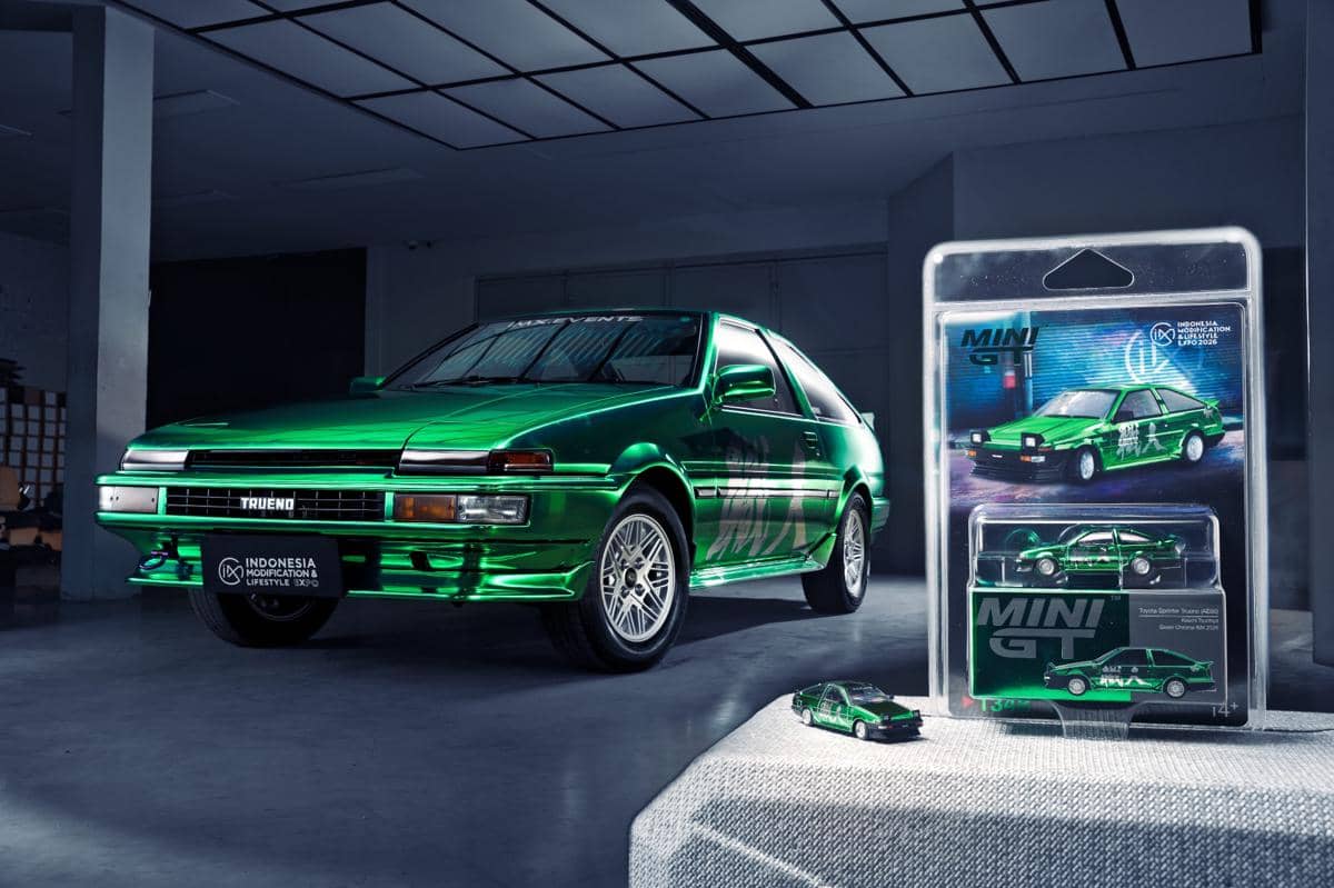 Toyota Sprinter Trueno AE86 berwarna hijau, mobil ikonis yang lekat dengan kultur otomotif dan drifting.
