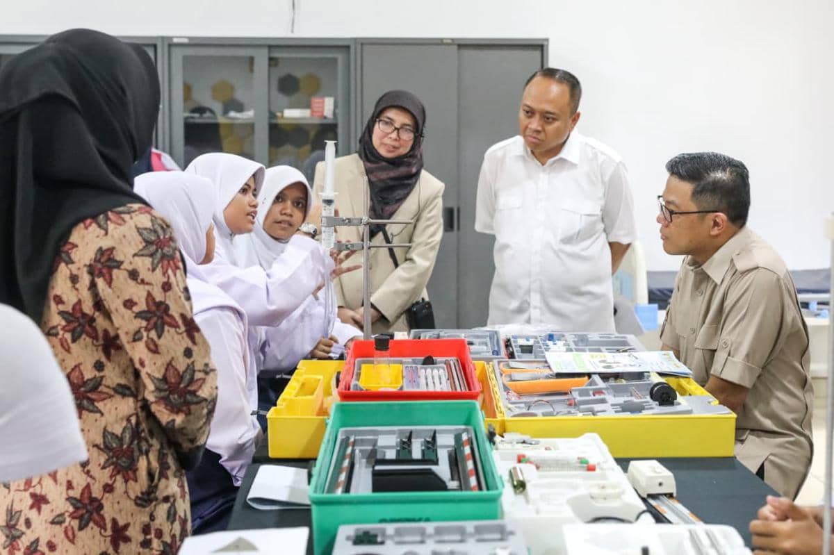 Menko PMK Tinjau Revitalisasi dan Digitalisasi Sekolah di Bogor (Dok. Kemenko PMK)