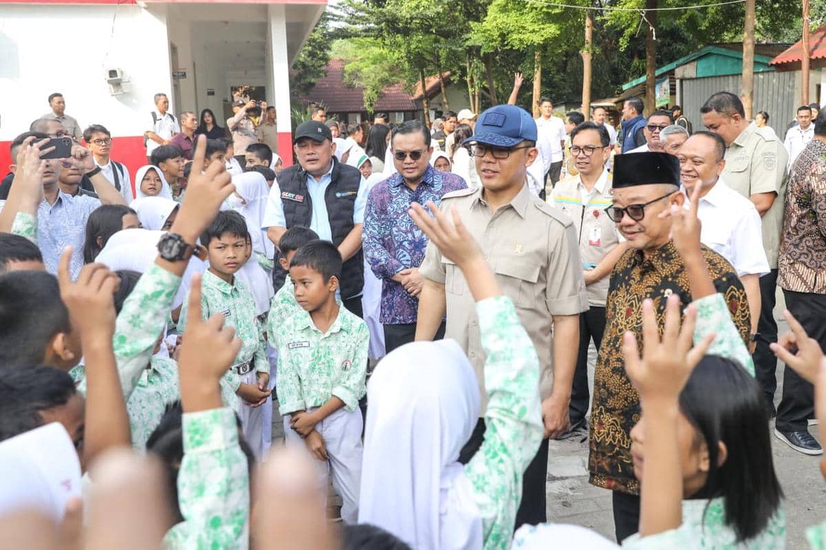 Menko PMK Tinjau Revitalisasi dan Digitalisasi Sekolah di Bogor