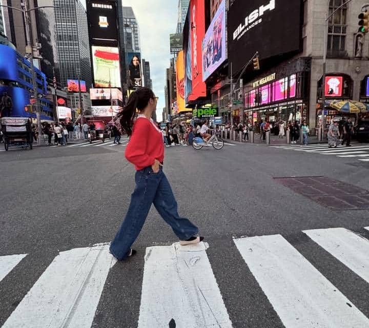 Yasmin Napper jalan-jalan di Broadway